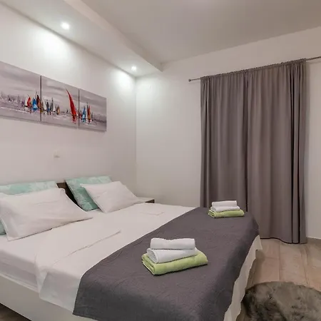 Ela Trogir