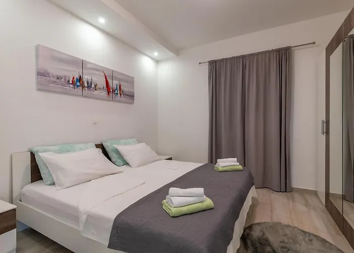 Ela Trogir