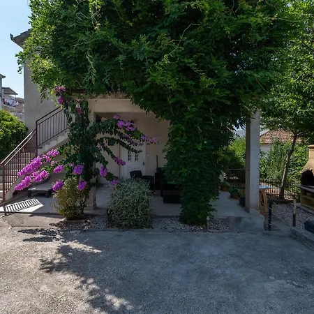 Ela Apartman *
